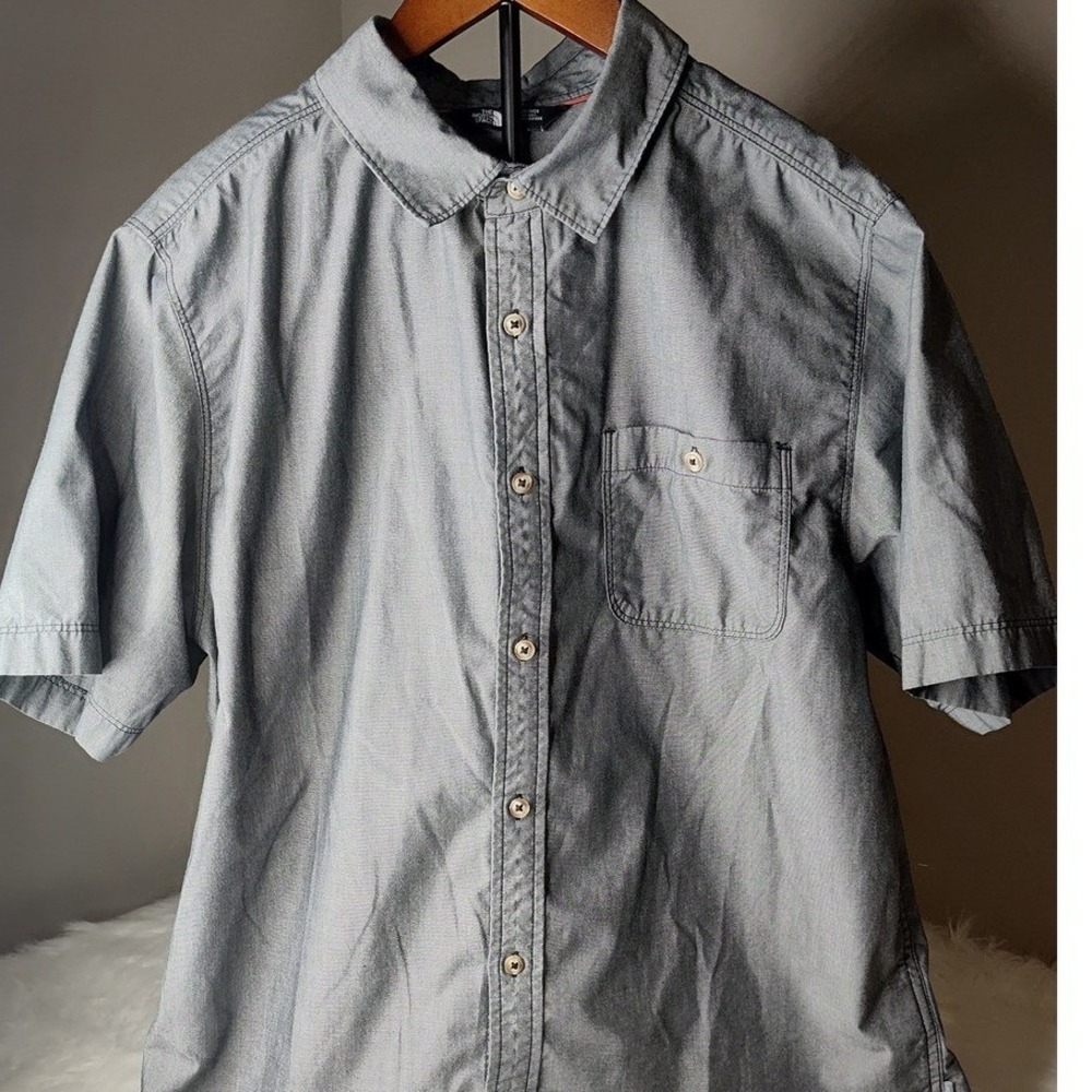 The North Face Shirt Mens Large Grey Short Sleeve Button Down Chambray Pocket